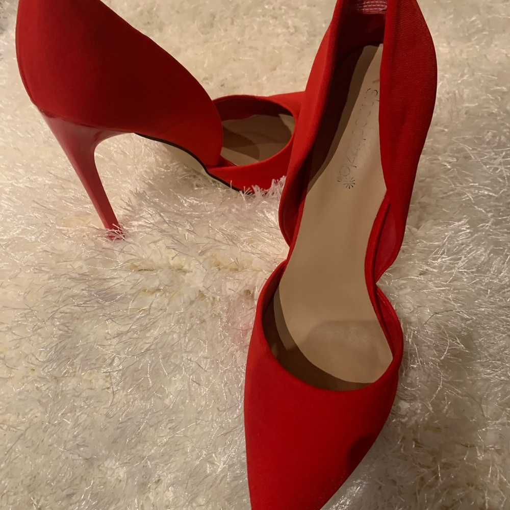 RED PUMP HEELS - Picture 6 of 15